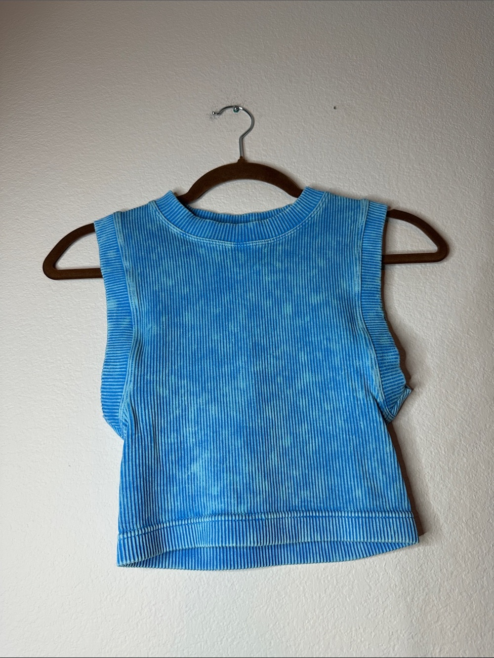 Zenana Sleeveless Ribbed Crop Top - Blue